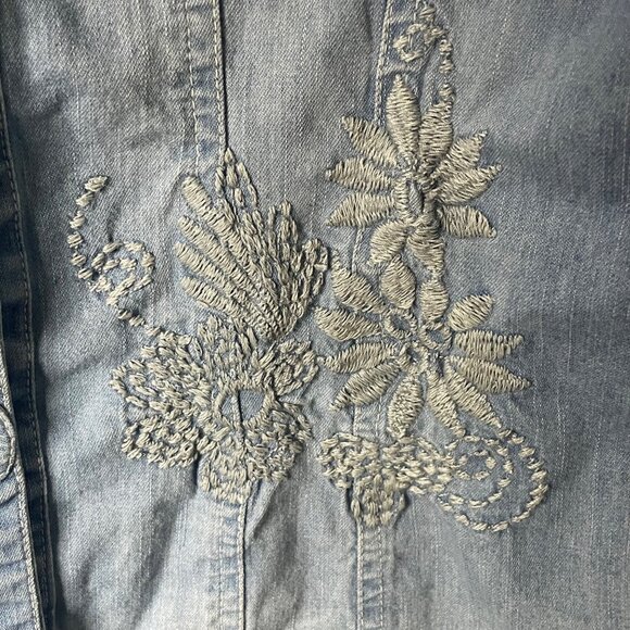 Chico’s Blue Denim Embroidered Button Up Mock Neck Long Sleeve Shirt Women’s 2/L - Picture 4 of 9